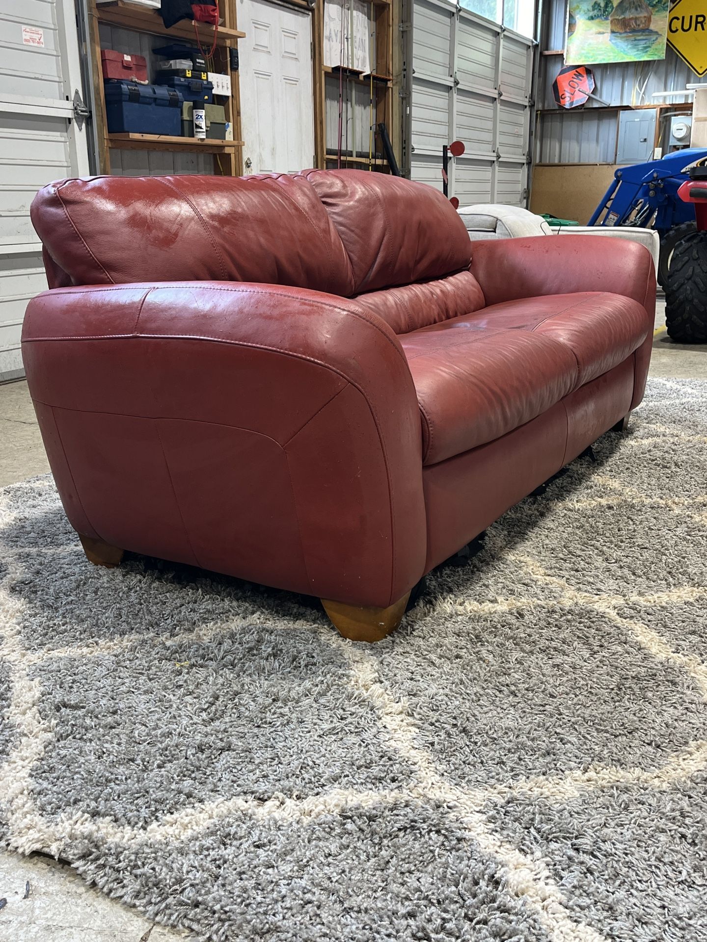🛋️ Red Leather Couch – Excellent Condition!