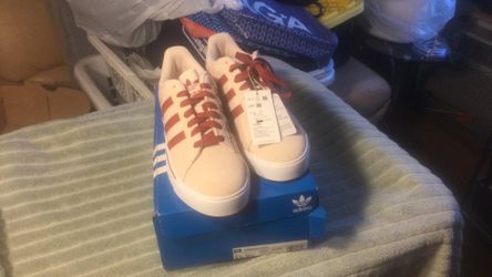 Addidas Size  9.5 Mens