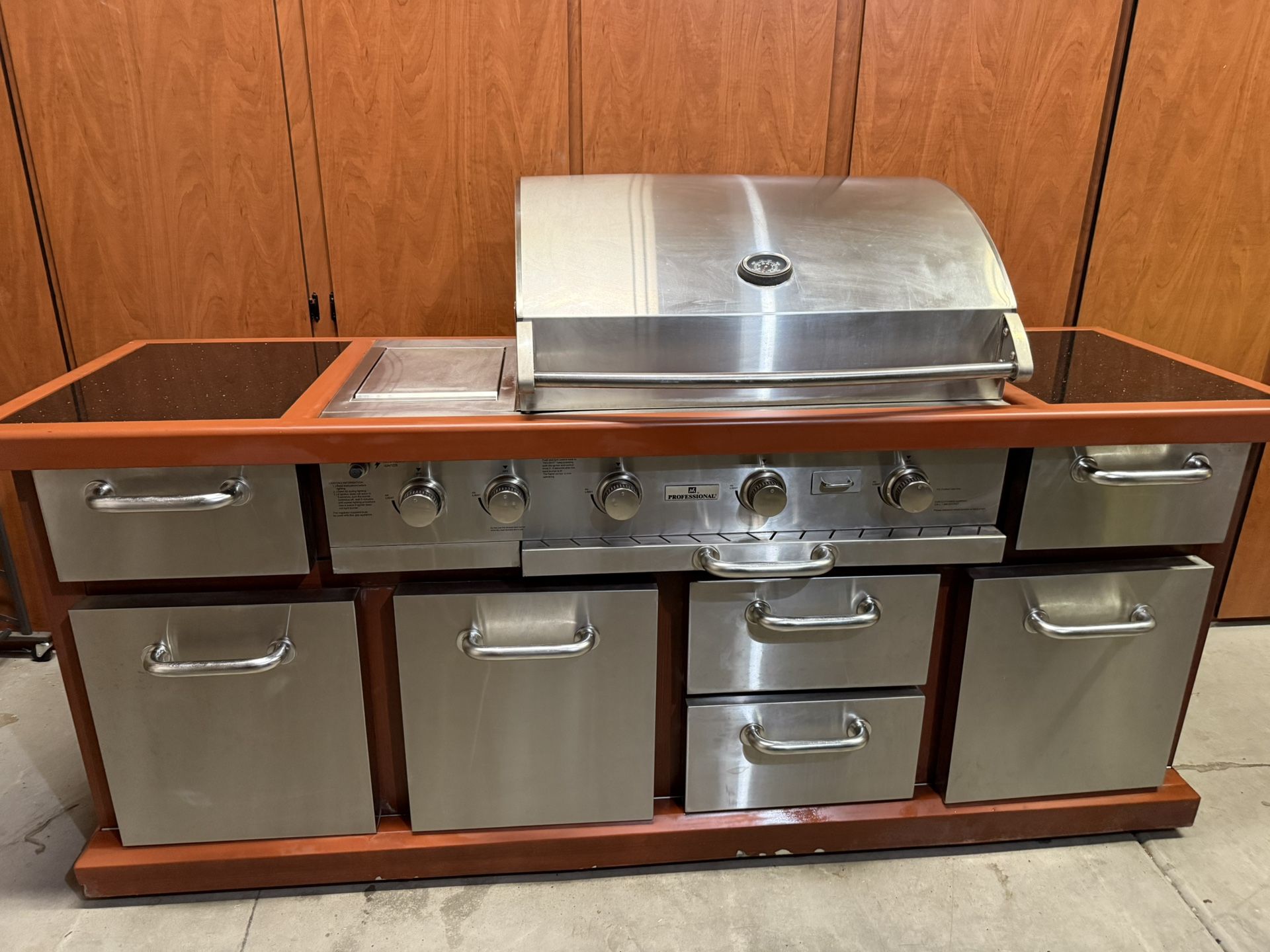 MEMBER’S MARK PRO SERIES 4 BURNER GAS GRILL