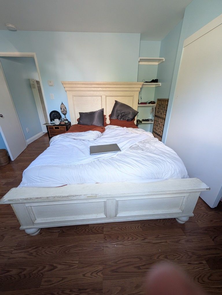 Queen Wooden Bedframe & Box spring 