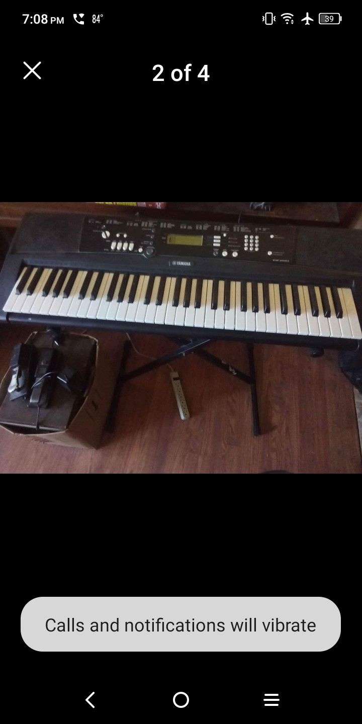 YAMAHA EZ 220 61 TOUCH SENSITIVE KEYBOARD WITH LIGHTED KEYS POWER CORD INCLUDED $160 FINAL PRICE