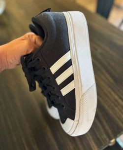 Women’s Addias Platform Size 7