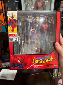 mafex spiderman 075