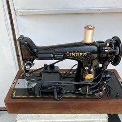 Singer Sewing Machine 50’s Vintage
