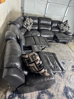 * Gently Used * living spaces 6pc Modular electric sectional sofa ( Free Delivery )