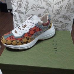 GUCCI ORIGINALES SIZE 8...9...MEN