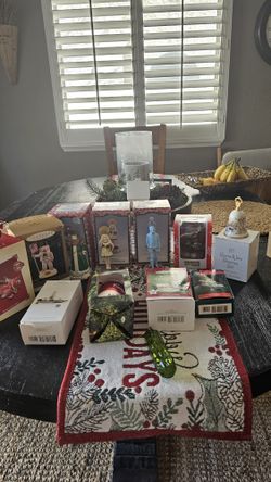 13 Piece Ornament Collection