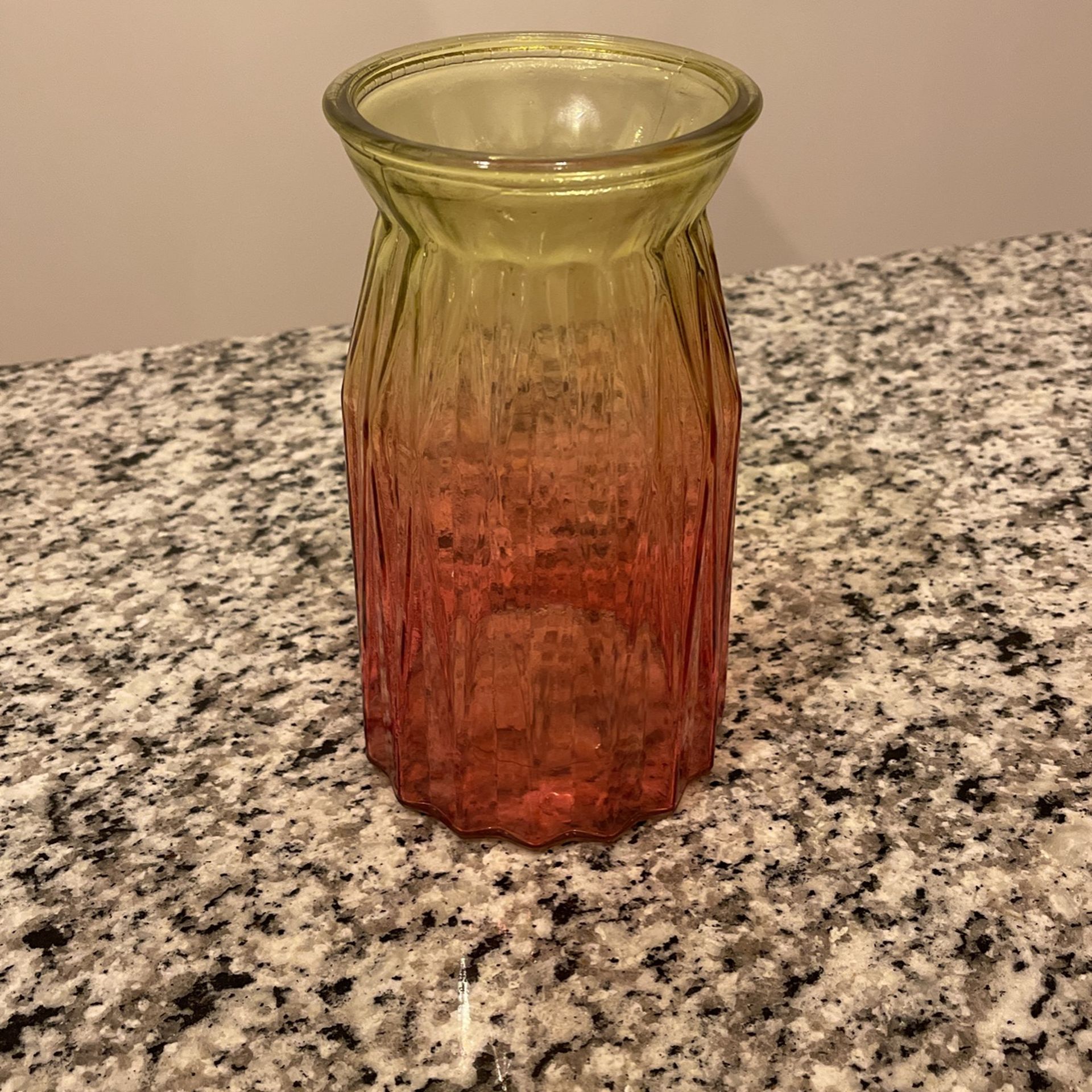 Flower 🌺 Vase (Yellow To Red Color Fade)