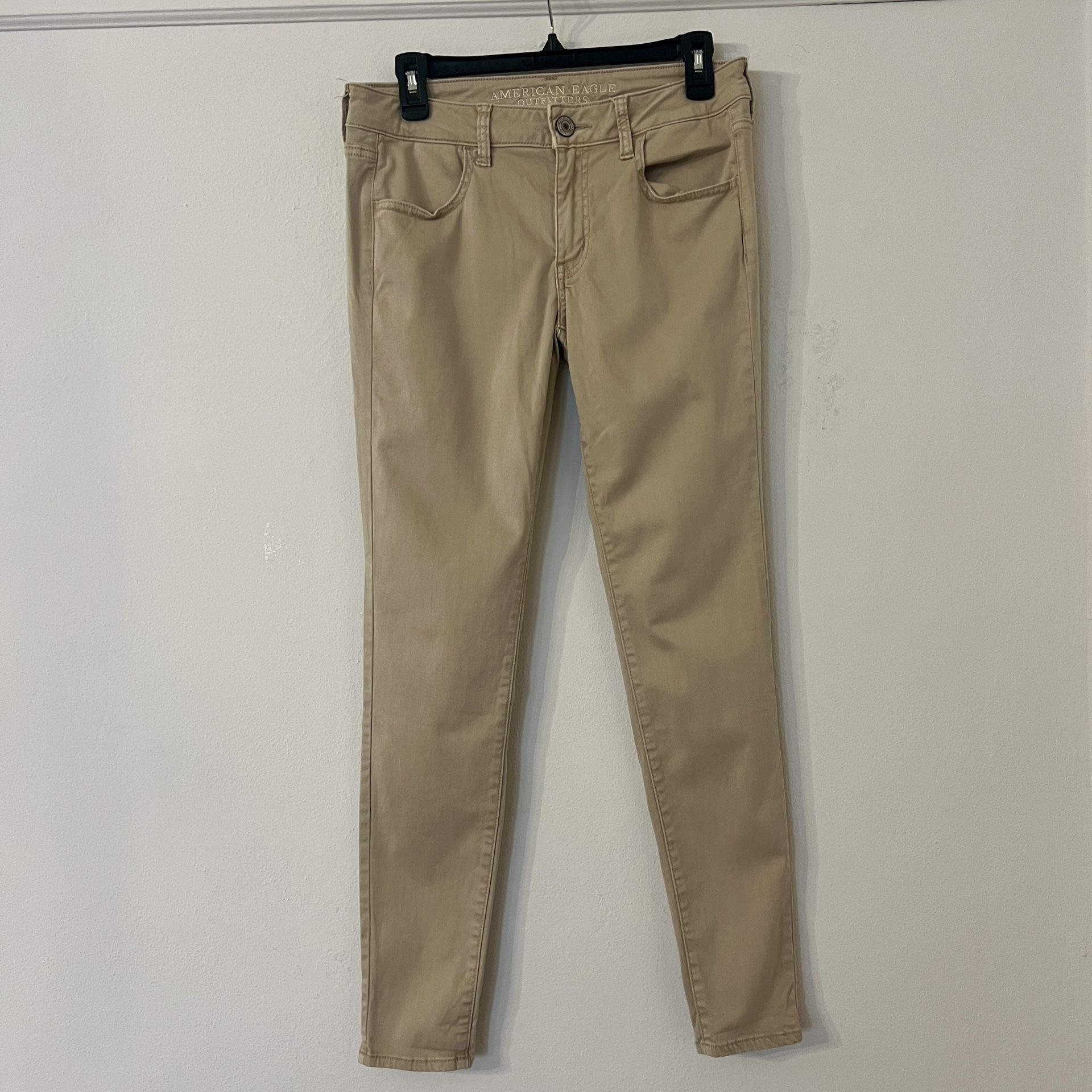 American Eagle Outfitters women’s Super Stretch Jean in Khaki size 6 R NWOT