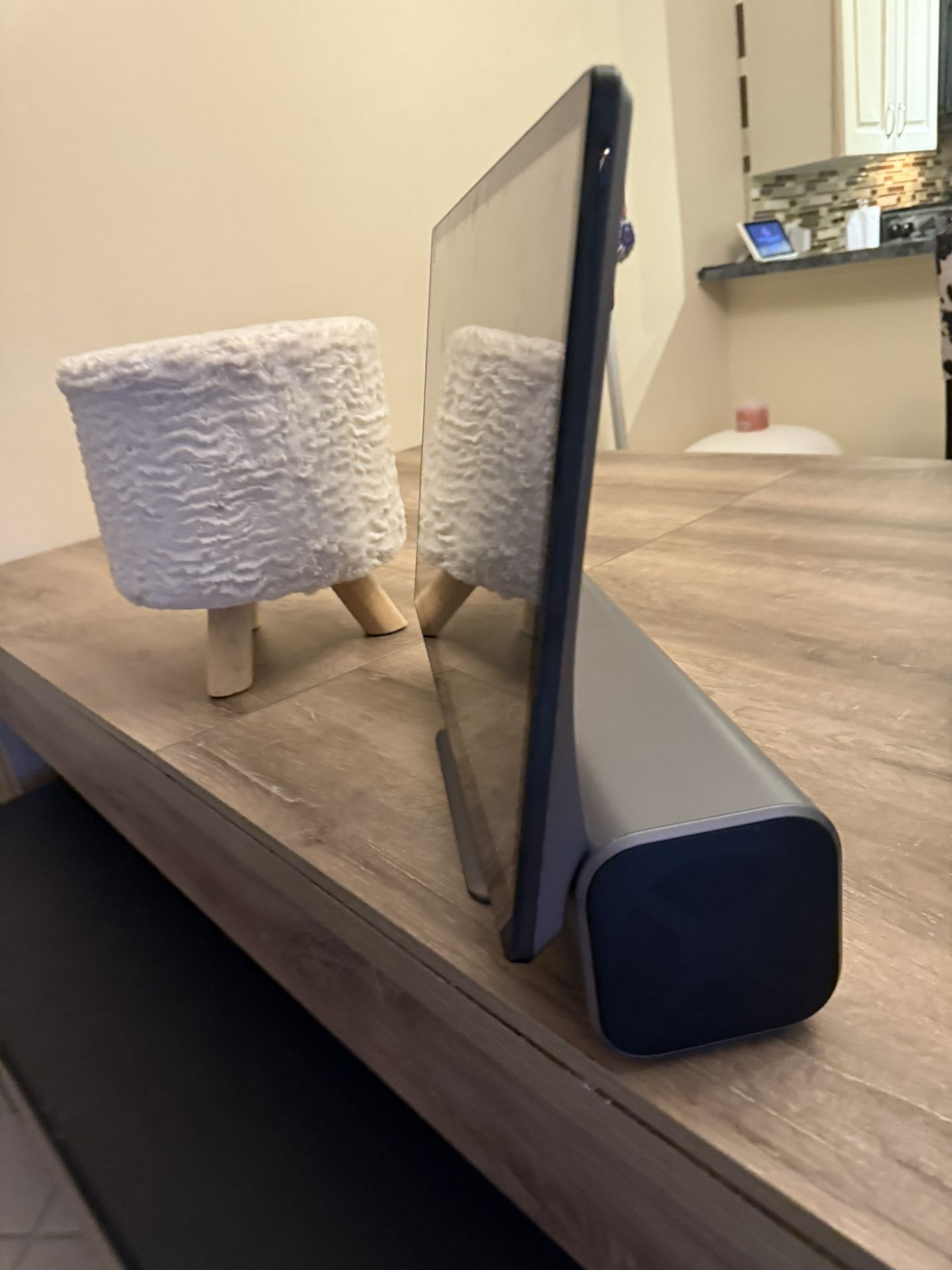 Samsung All-in-One Desktop Computer, specifically the DP710A4M-L01US model. 
