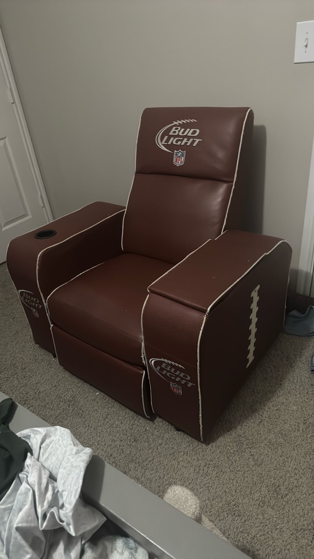budlight nfl chair recliner. 