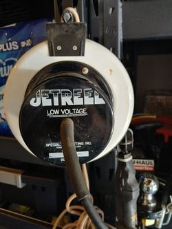 JETREEL HANGING RETRACTABLE LIGHT