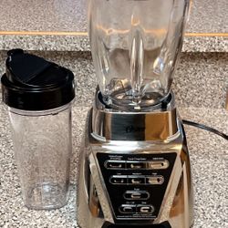 Oster Pro 1200 Watt Kitchen Plus Blender with 24 oz Smoothie Cup
