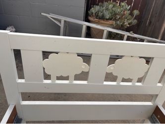 Baby/toddler bedframe