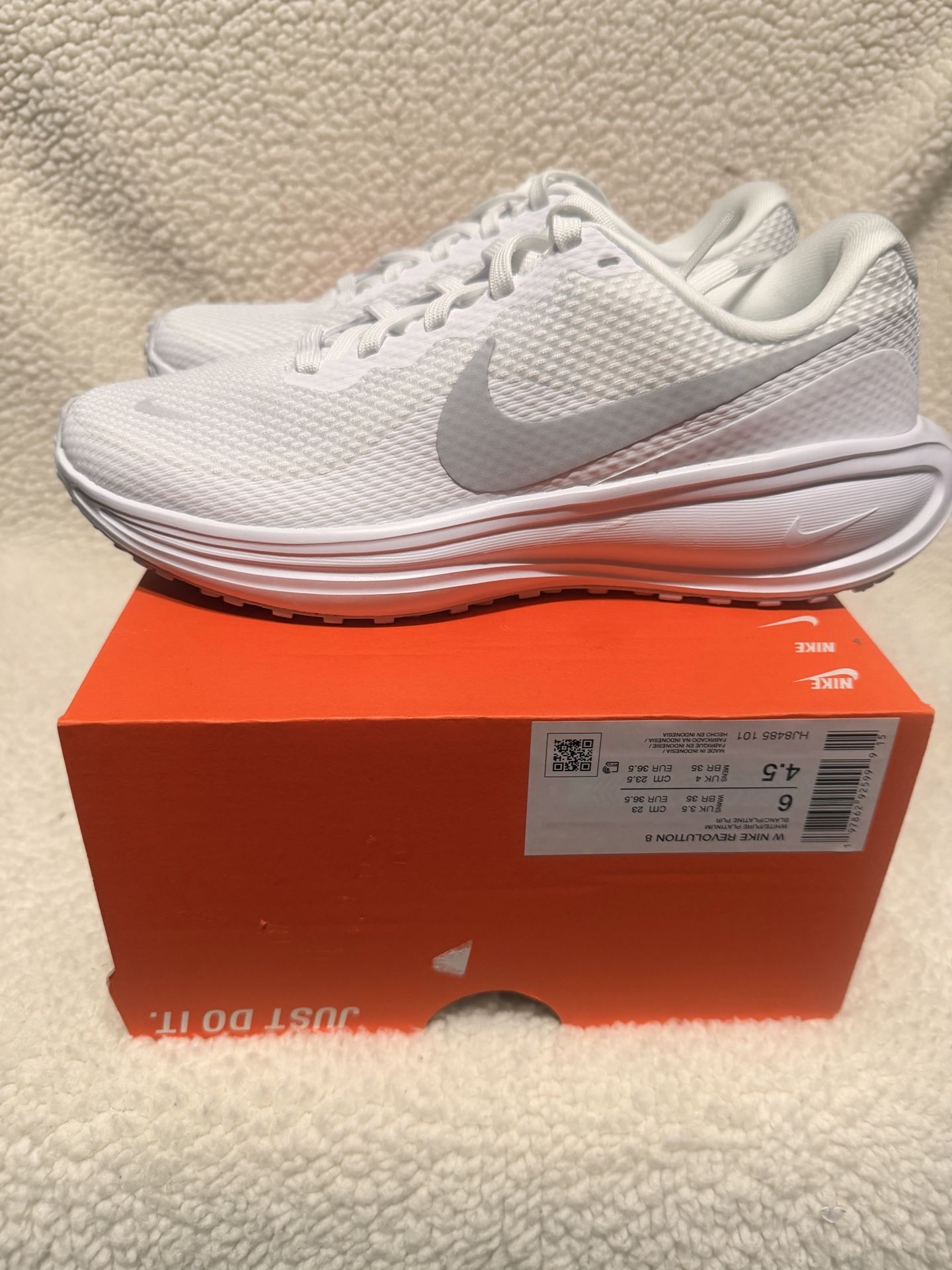 Nike Revolution 8