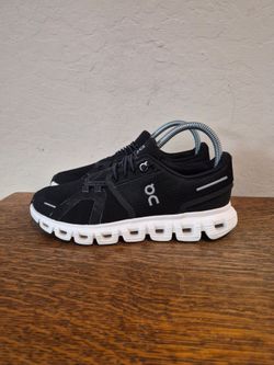On Running Cloud 6 Swiss Engineering Athletic Running Shoes 
Women's Size US 6.5