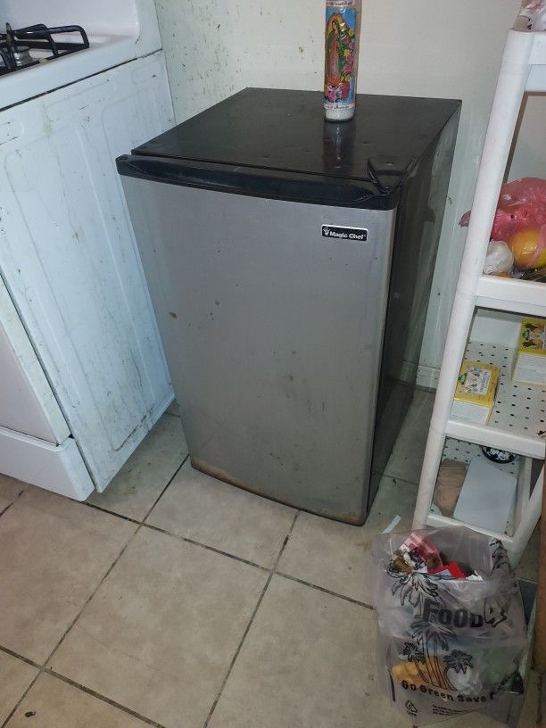 refrigerator 
