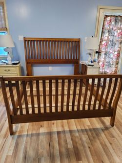Lexington Queen Sleigh Bed