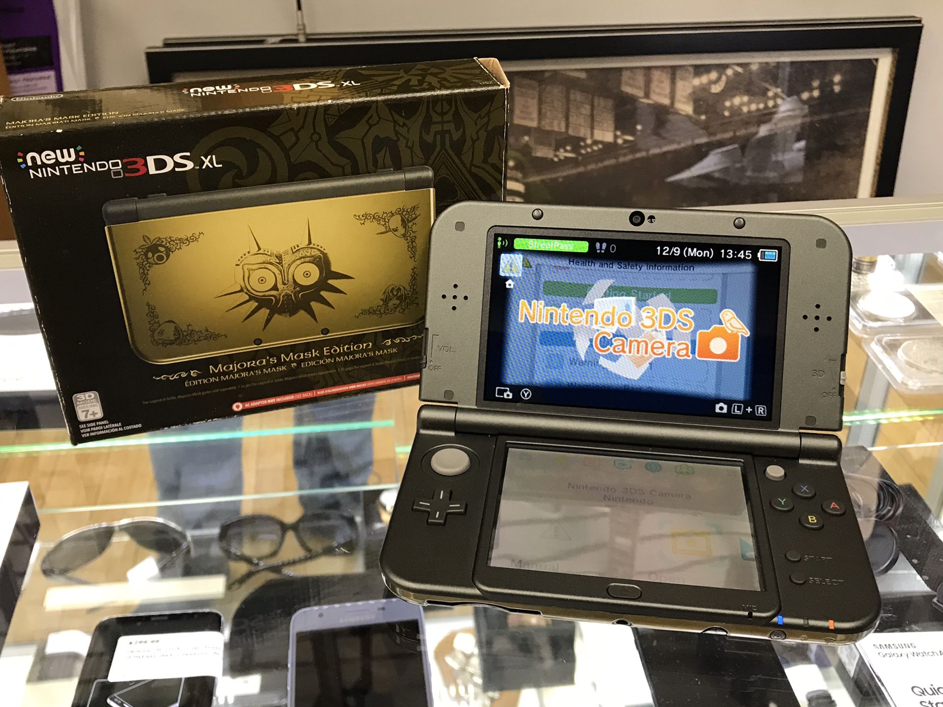 NEW NINTENDO 3DS XL Gold Zelda Majora’s Edition