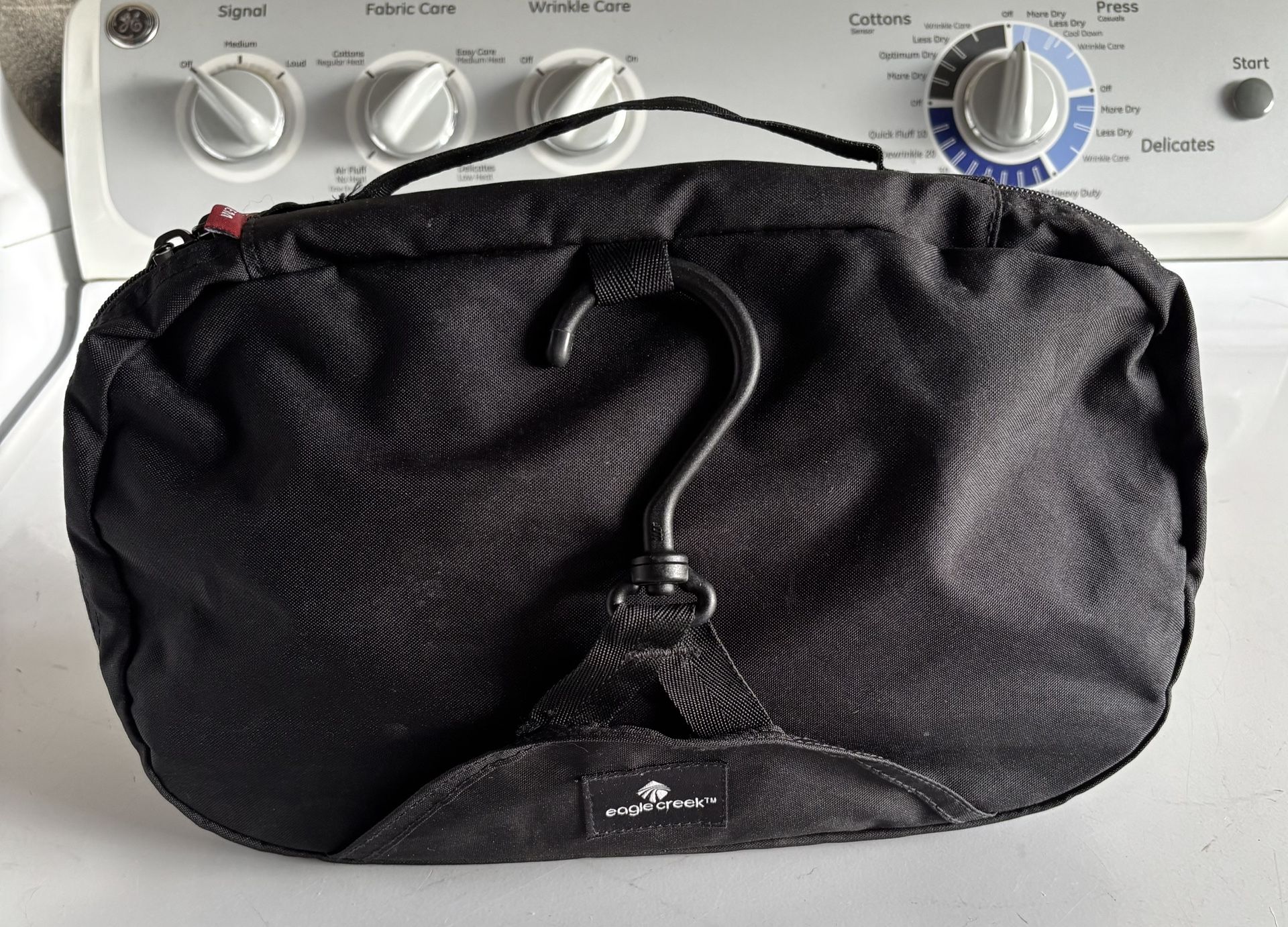 Eagle Creek Toiletry Bag, Hangable, Black