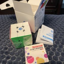 Brand New GAN 3×3 Speed Cube (Stickerless) – Unused / Still in Box