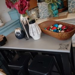 CUTE HIGH TOP DINING SET WITH 4 HAR STOOLS AT PICKY PINCHERS 3643 5TH AVE N ST PETE OPEN TODAY NOON TO 6 PM FREE DELIVERY