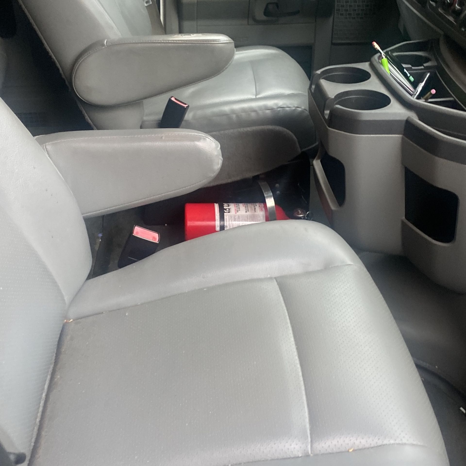 2013 Ford 350 ECONO XL Super Duty Passenger Van