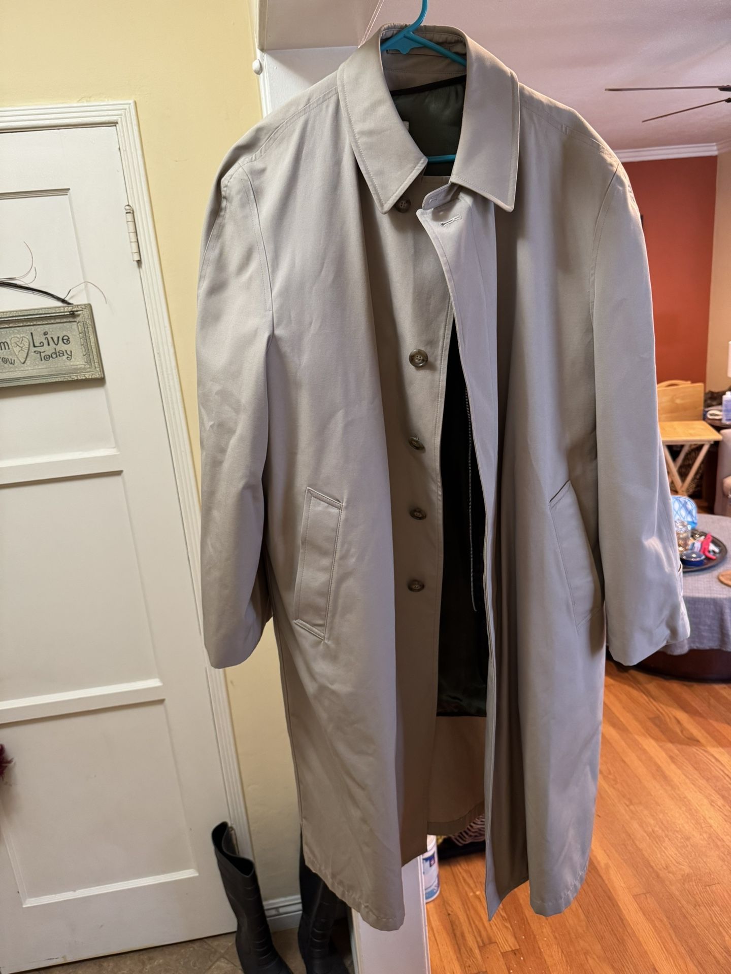 London Fog Trench Coat Men's Size 44 REG Beige Tan