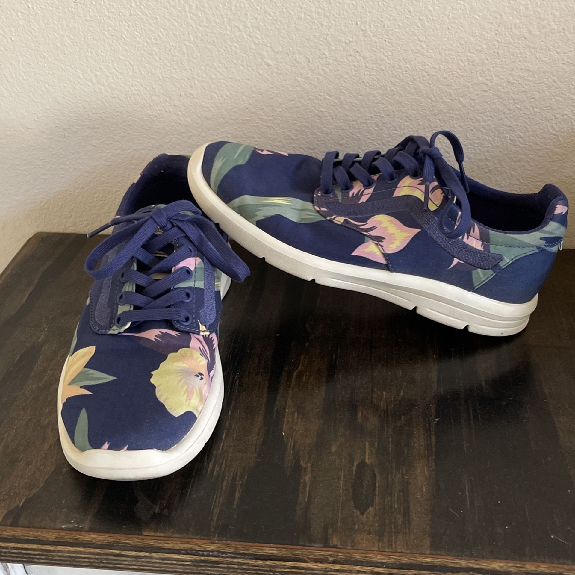 Vans Women’s Size 7 Running Workout Shoes