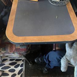 Dnner Table With 4 Chairs 