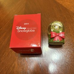 2011 Disney Collectible Snow Globle