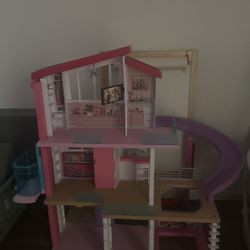 Barbie Dream House 