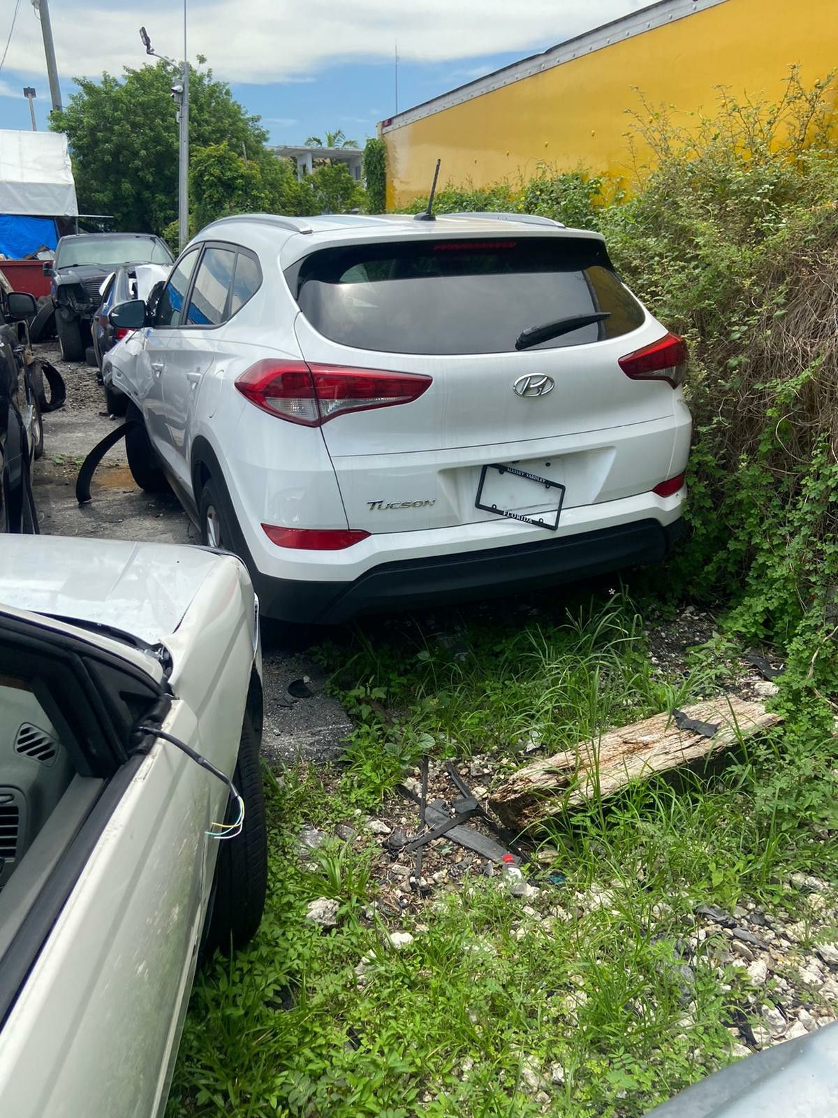 Hyundai Tucson for parts out 2017