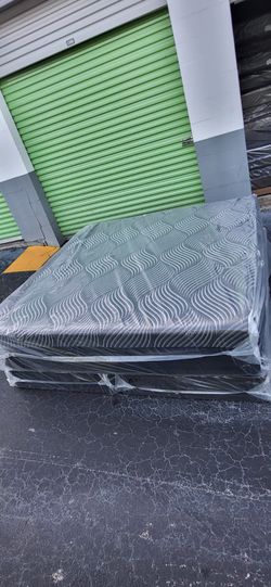 Brand New Queen size Medium Firm Mattress Available For Sale
