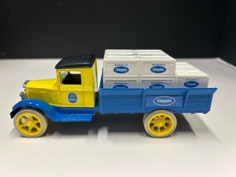 Ertl Chiquita Bananas Die-Cast 1932 Hawkeye Crate Delivery Truck