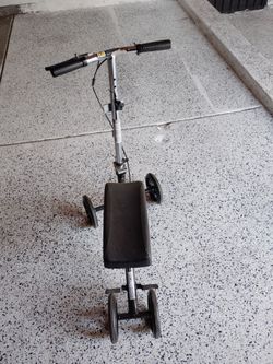 Scooter knee walker
