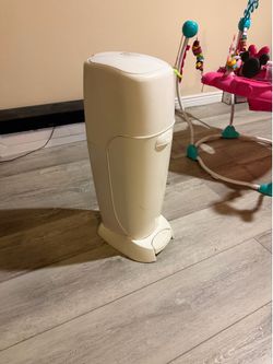 Baby diaper trash can