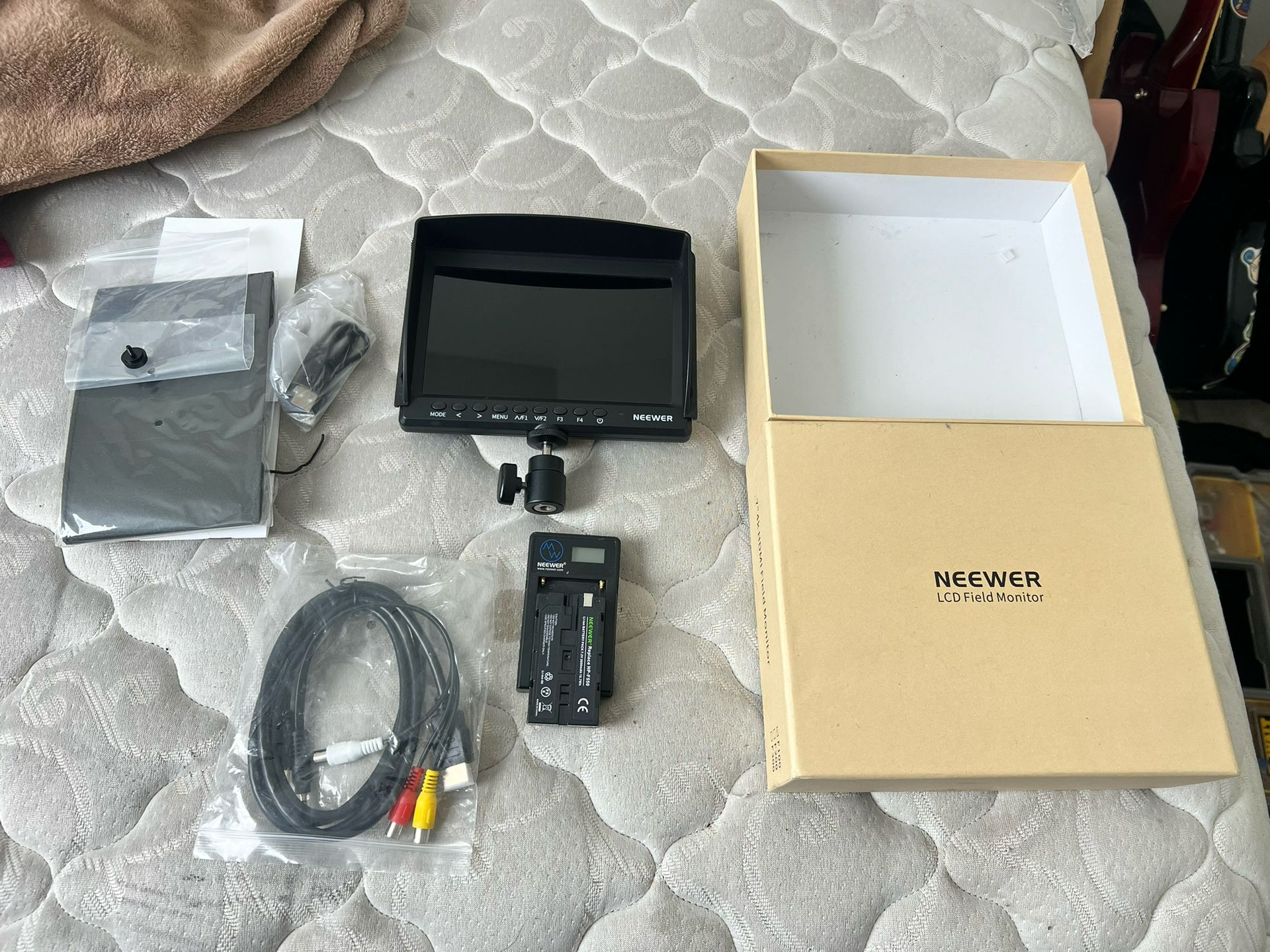 Neewer F100 HD Monitor