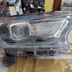 2019 - 23 - FORD RANGER - RIGHT HEADLIGHT