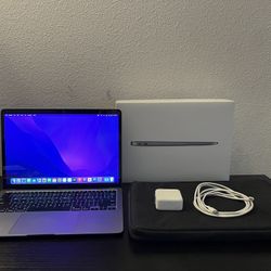 Apple MacBook Air 2020 13.3-inch (Apple M1 Chip, 8GB RAM, 256GB SSD Storage) - Space Gray