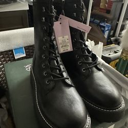 Women Boots ( Size 10 ) 