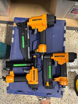 Pneumatic nailers set