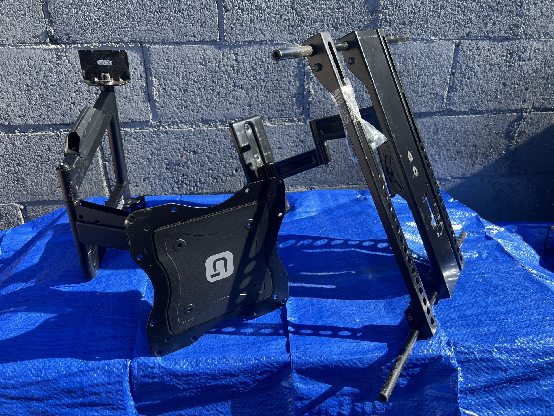 Two Tv Wall Mounts / Two Brackets For Tvs