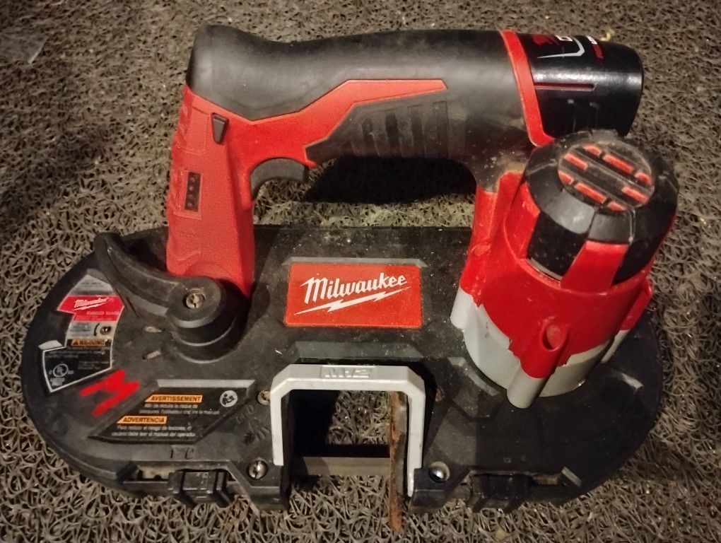 Milwaukee M12 Sub-Compact Band Saw