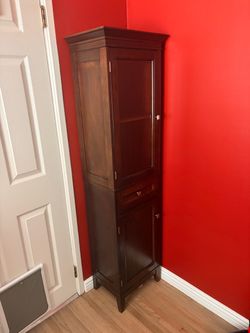 Corner cabinet
