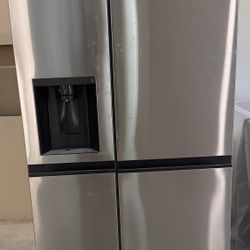 Refrigerator LG 27 cu. ft. Side-by-Side