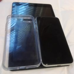 iPhone SE Unlocked 🔓 {2020} Like New✓