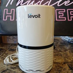 Levoit LV-H132 Compact HEPA Air Purifier with True HEPA


The Levoit LV-H132 Compact HEPA Air Purifier with True HEPA filtration technology is a porta