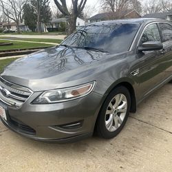 2011 Ford Taurus  buenas condiciones