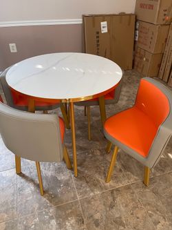For sale full set of beautiful small table and 4 chairs